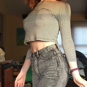 Brandy Melville cropped quarter sleeve tee